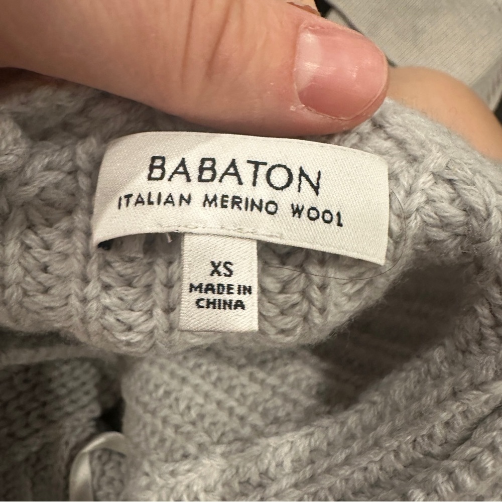 Aritzia Babaton Gray Merino Wool Chunky Knit V-Neck Sweater Size XS Women’s - Picture 8 of 9